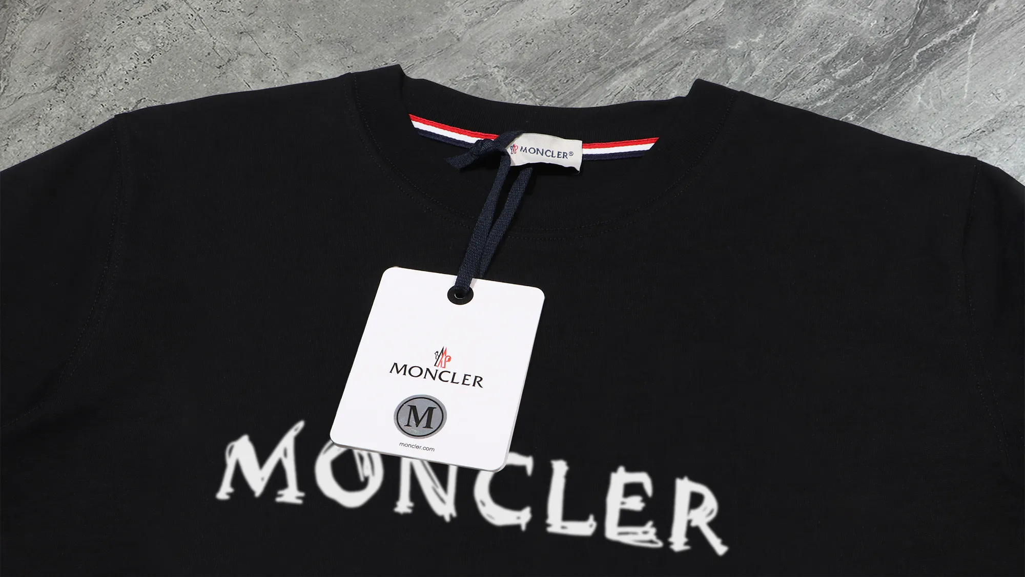 【 In Stock】 〖 𝐌𝐎𝐍𝐂𝐋𝐄𝐑~ 〗 440g ， 😎 ， ， Factory 2025 T ， ， Premium LOGO， Same Style ：Black White Size：S M L XL 2XL